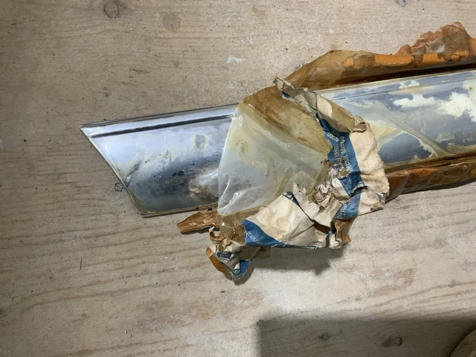 Chevrolet Nova Chevy II 1966-1967 panel basculante moldeado 3885381 nuevo en stock GM NUEVO Foto 2 de 4