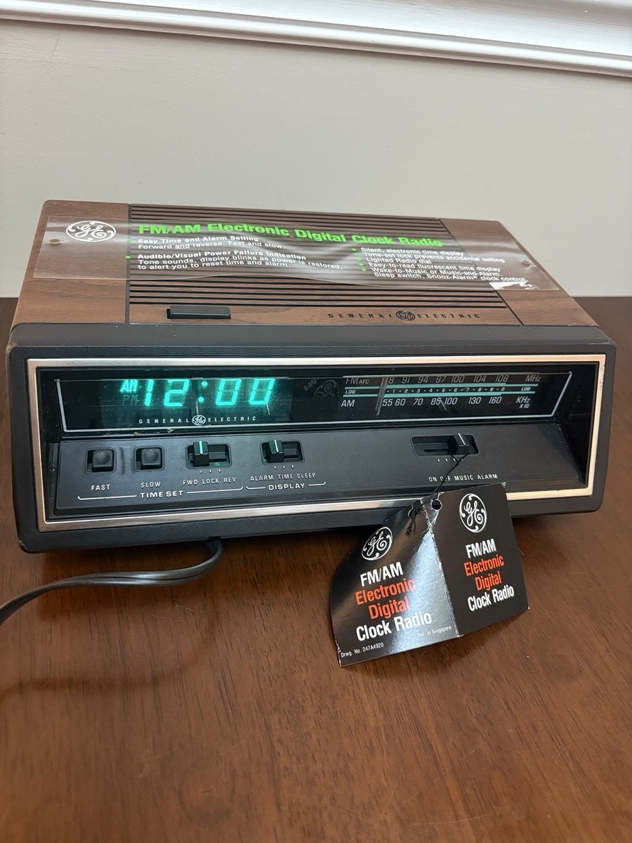 Vintage GE General Electric 7-4665 AM/FM Alarm Clock Radio Wood