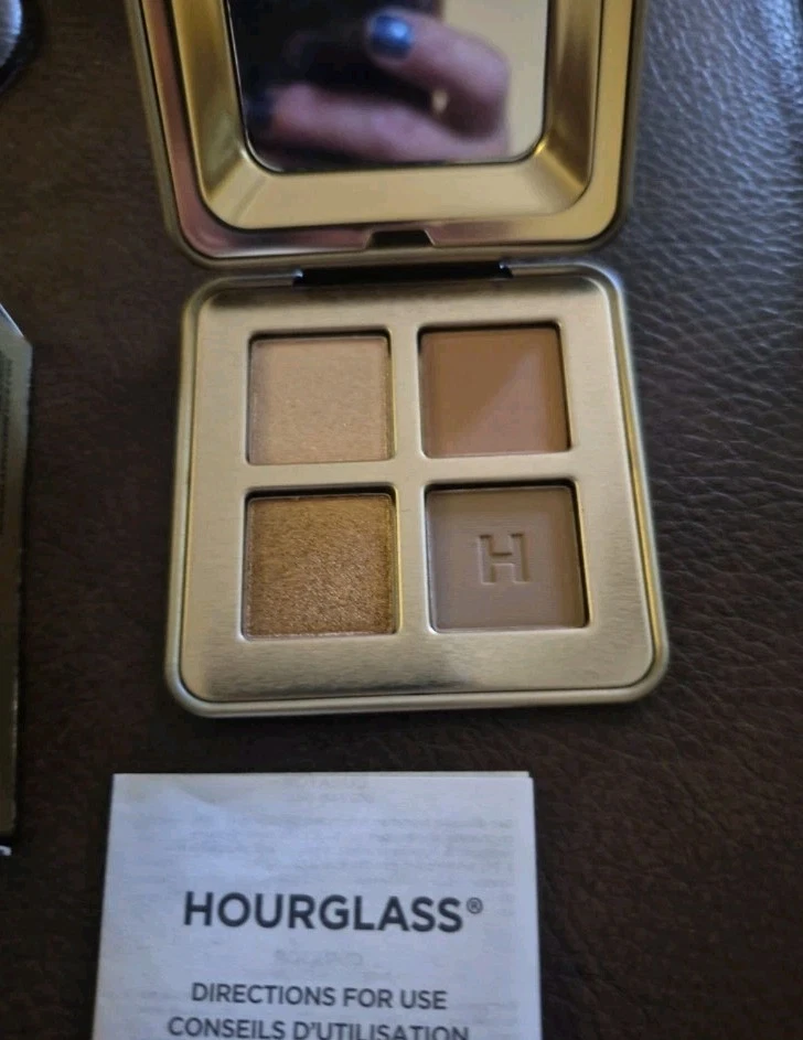 PALETA DE SOMBRAS DE OJOS HOURGLASS CURATOR FUTURISTA Foto 2 de 4