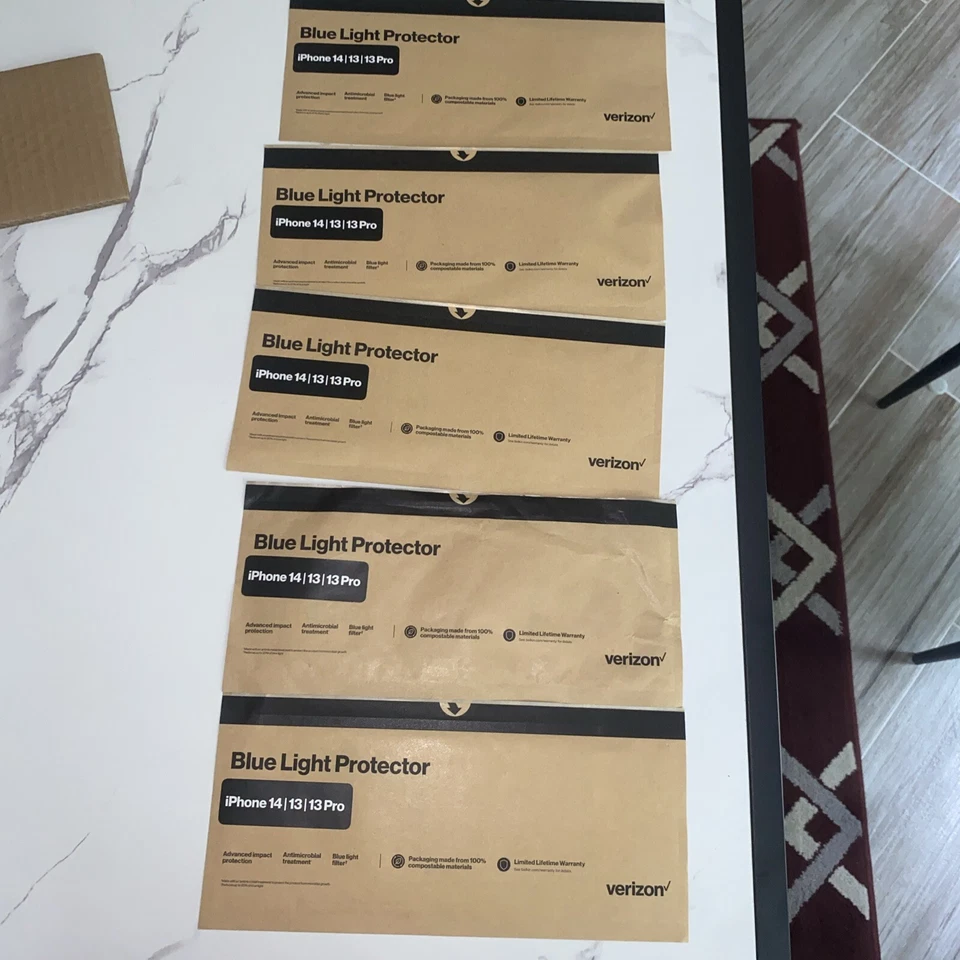 Protector de pantalla de vidrio con luz azul Verizon para iPhone 14/13/13 Pro - Paquete de 5 Foto 2 de 4