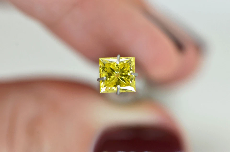 Loose Yellow Diamond Princess Cut Fancy Color 1.05 Carat VVS2 Enhanced Polished - Image 2 of 4