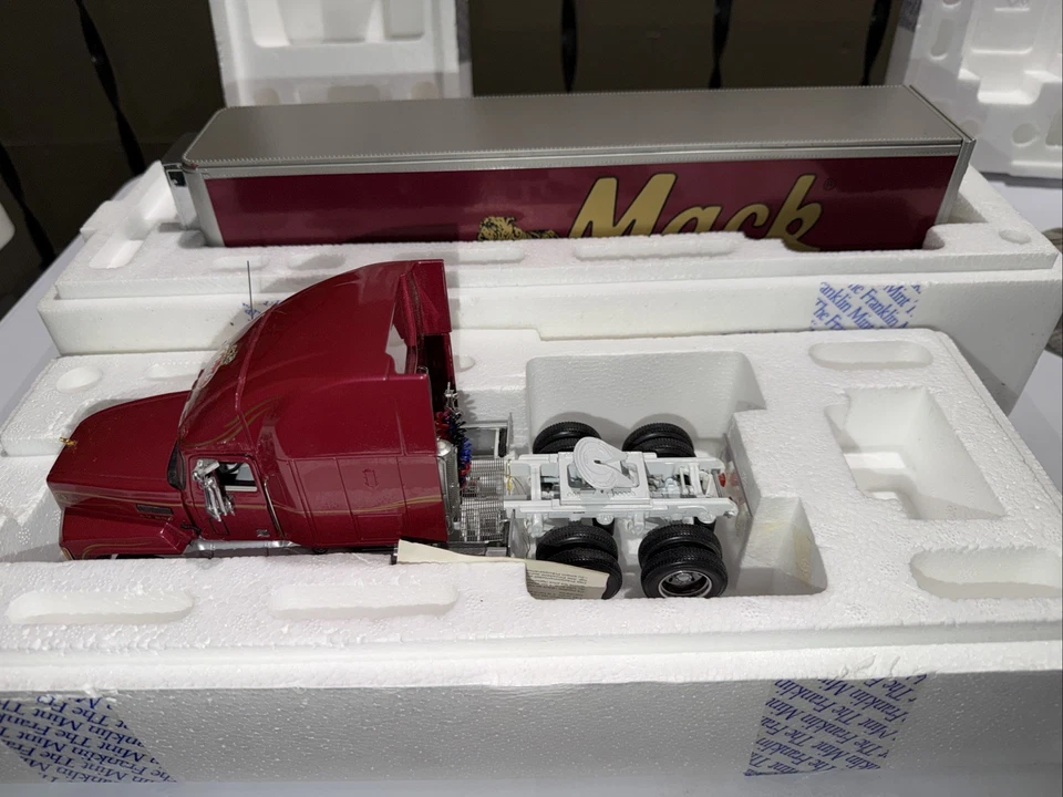 FRANKLIN MINT MACK RED E9-500 TRUCK REFRIGERATED TRAILER 1:32 NO BOX. - Image 2 of 4