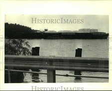 1983 Press Photo Barges moor in the river next to the Jefferson Parish Waters