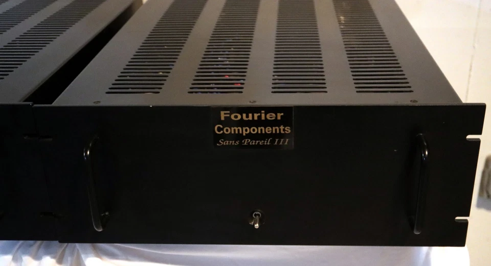Par de amplificadores sem transformador de saída Fourier Sans Pariel III (amplificadores OTL)==Raro! - Imagem 2 de 4