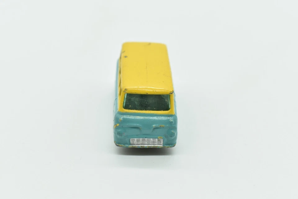 Lesney/Matchbox - No. 70 A, FORD THAMES ESTATE CAR, 1959, Clear Windows, SPW - Image 2 of 4