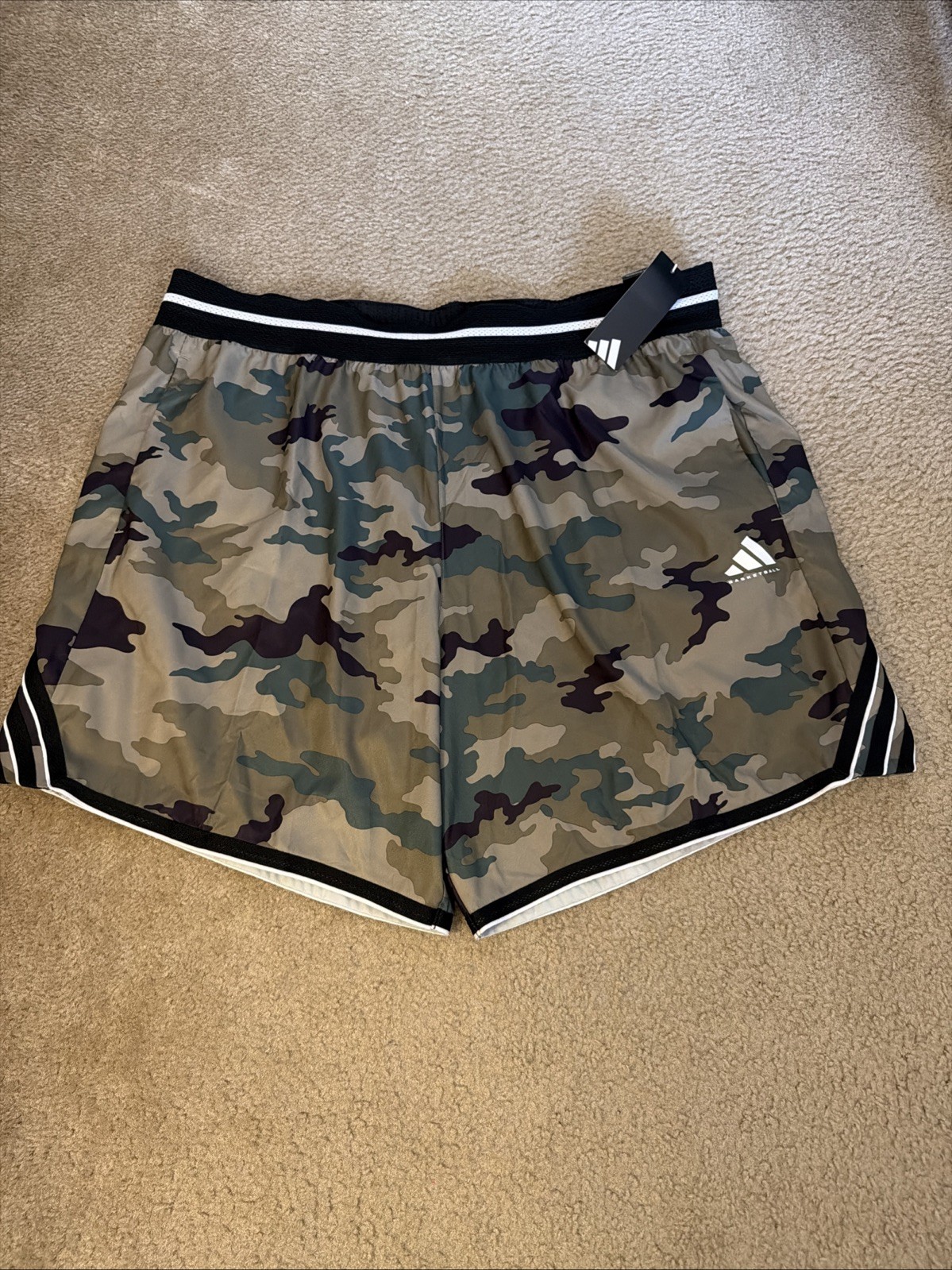 NWT ADIDAS Men's Size 2XL Loose Fit 7” Inseam Basketball Shorts Camo