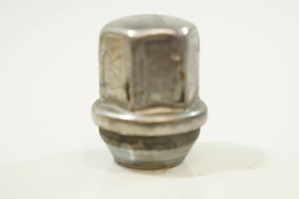 08-2013 Cadillac CTS tuerca perno herrajes pernos cromo usado Foto 4 de 4