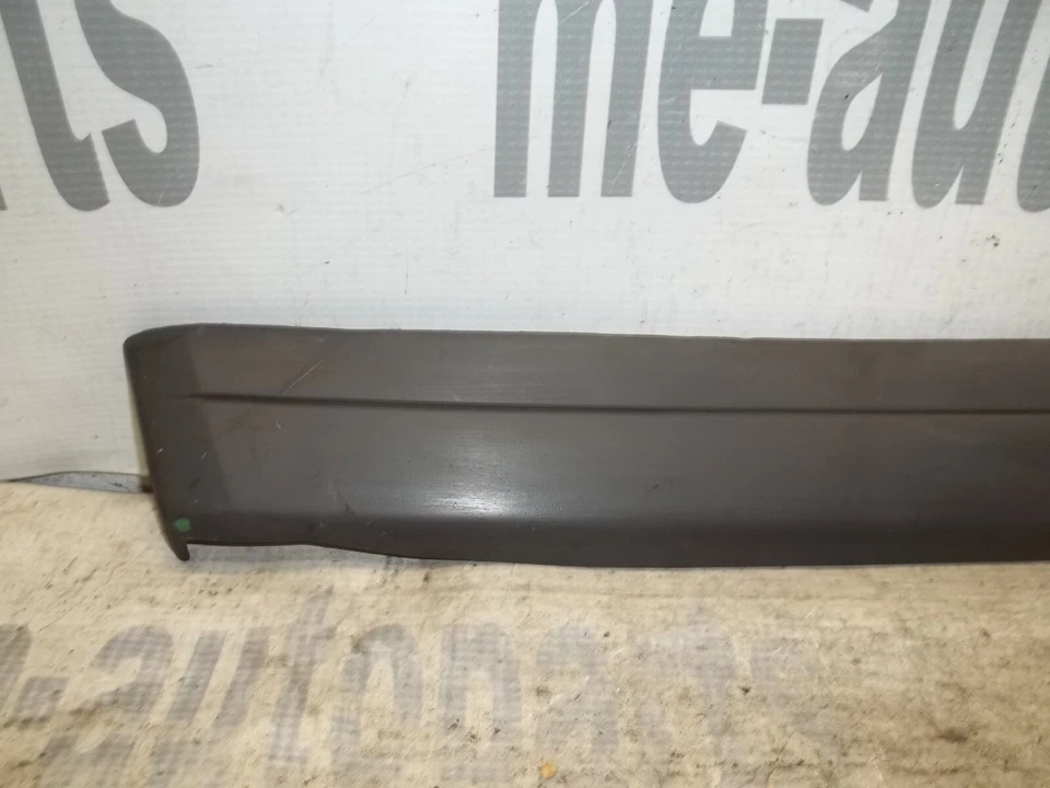 Mercedes-Benz Clase E W124 1986-1989 OEM guardabarros delantero izquierdo moldura inferior Foto 4 de 4
