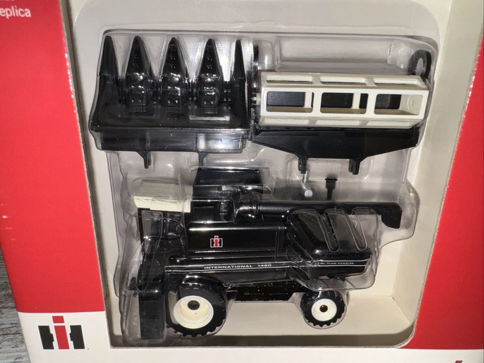 1/64 International Harvester 1460 Axial-Flow Combine Ertl Black Chase Both Heads - Image 2 of 4