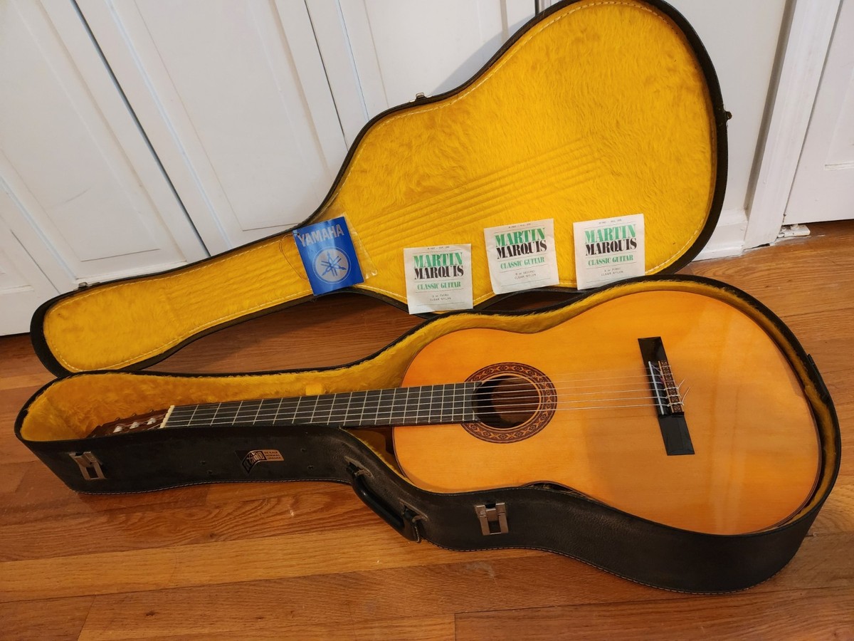 Vintage Yamaha G-130A Classical Guitar Glossy 1970s + Case + extra 