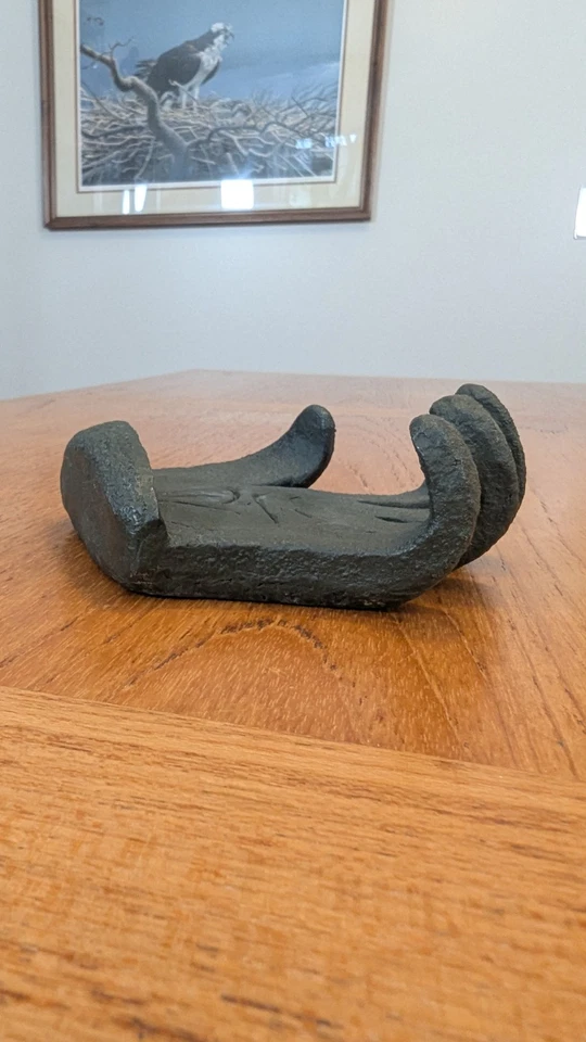 Soporte de anillo de plato de baratija de mano de resina estilo brutalista arte escultura decoración del hogar Foto 3 de 4
