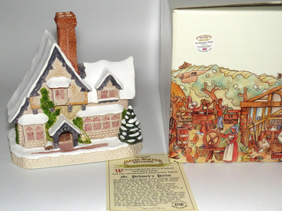 Mr. Pickwick's Parlor 2004 David Winter Cottage Collection DWF 09 - MIB