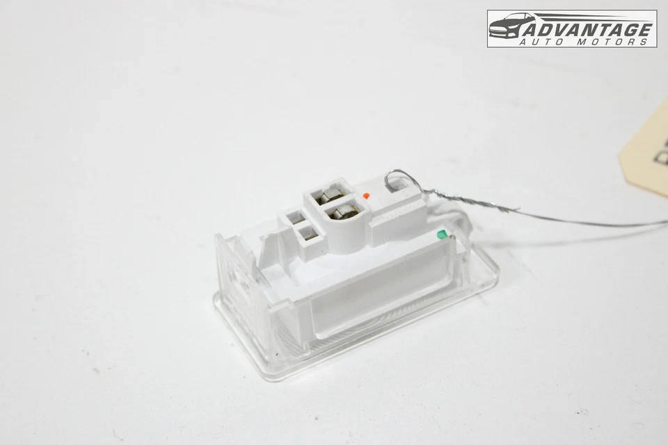 Nissan Kicks 2018-2025 trasero derecho interior maletero carga luz cortesía lámpara OEM Foto 3 de 4