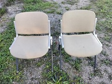 2 Sedie Da Ufficio Simili O Addirittura Giancarlo Piretti Per Anonima Castelli