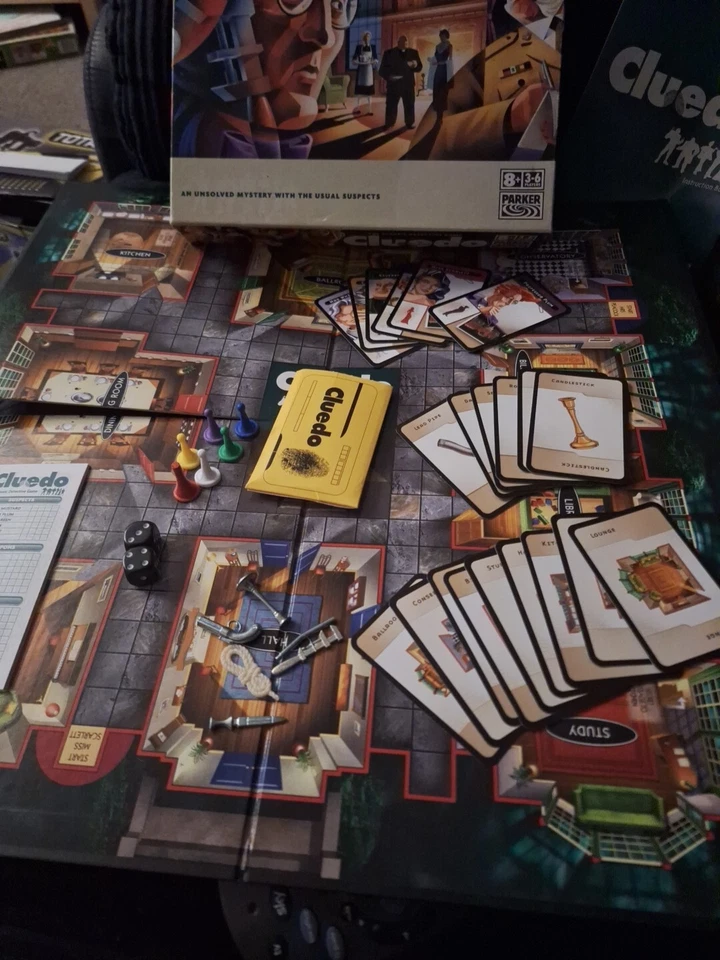 CLUEDO - Classic Murder Mystery Detective Board Game - COMPLETE - Hasbro 2006 - Image 2 of 4