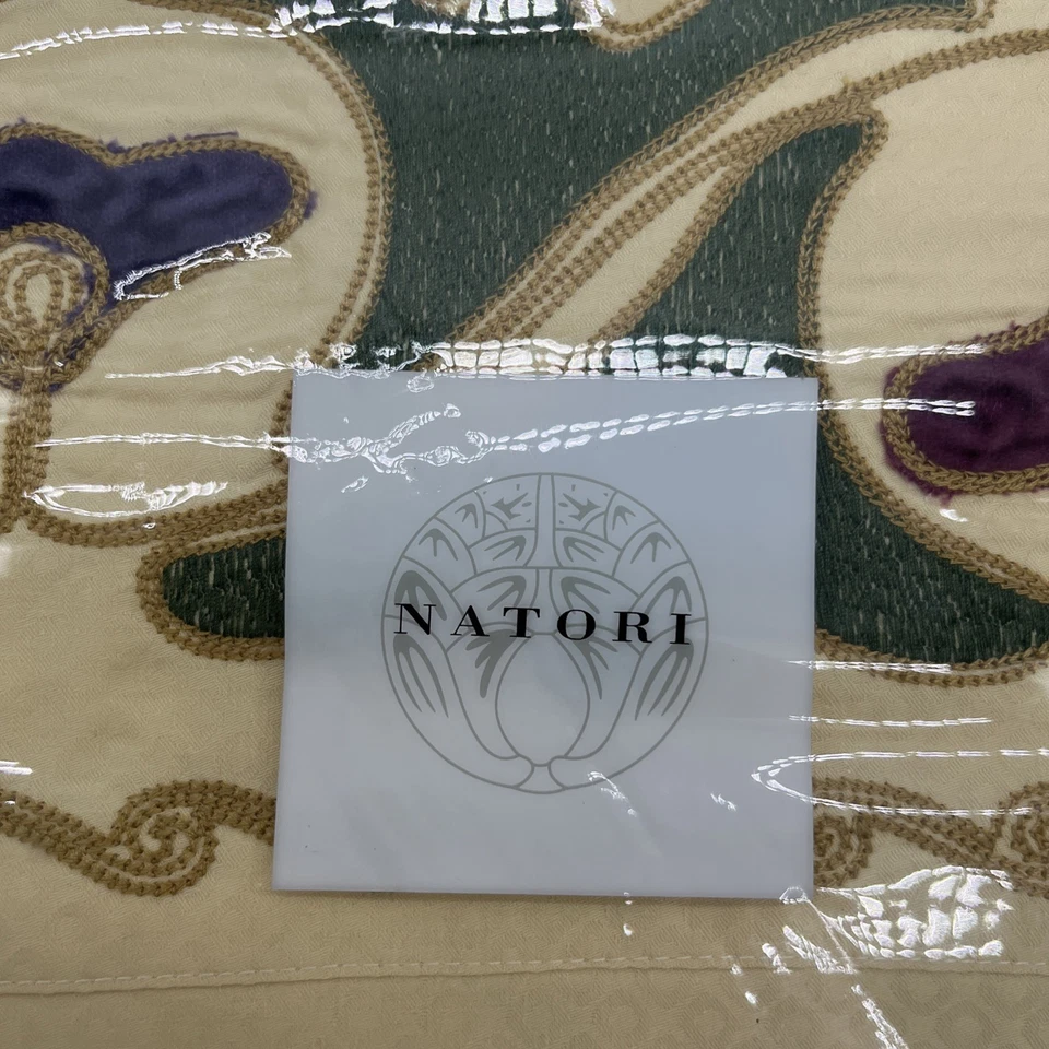 Hoja plana Natori Suzani bordada King 108x106 pulgadas en embalaje original Foto 2 de 4