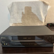 SV2000 VCR Tape Player 4 head Hi-FI. PARTS OR REPAIR