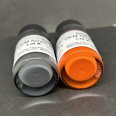 Kubota Universal Touch-Up Paint Kit Orange II & Dark Grey | 1/2oz