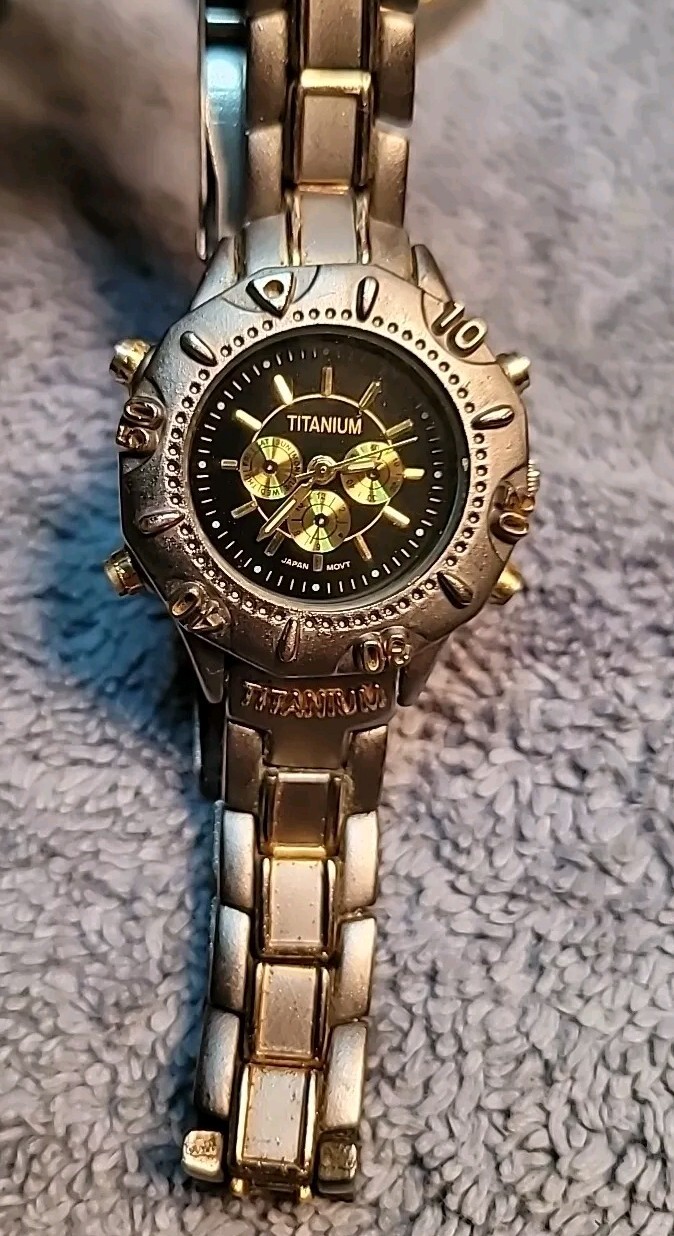 Titanium Watch Silver & Gold Tone Stainless Steel Band Round Face C GRADE