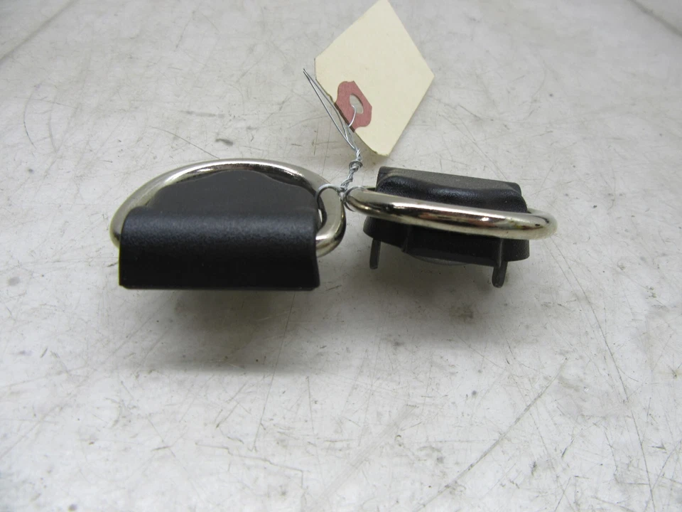 Комплект из 2 оригинальных крючков для заднего багажника грузовых автомобилей BMW 328xi F30 2012-2016 годов выпуска - Изображение 2 из 4