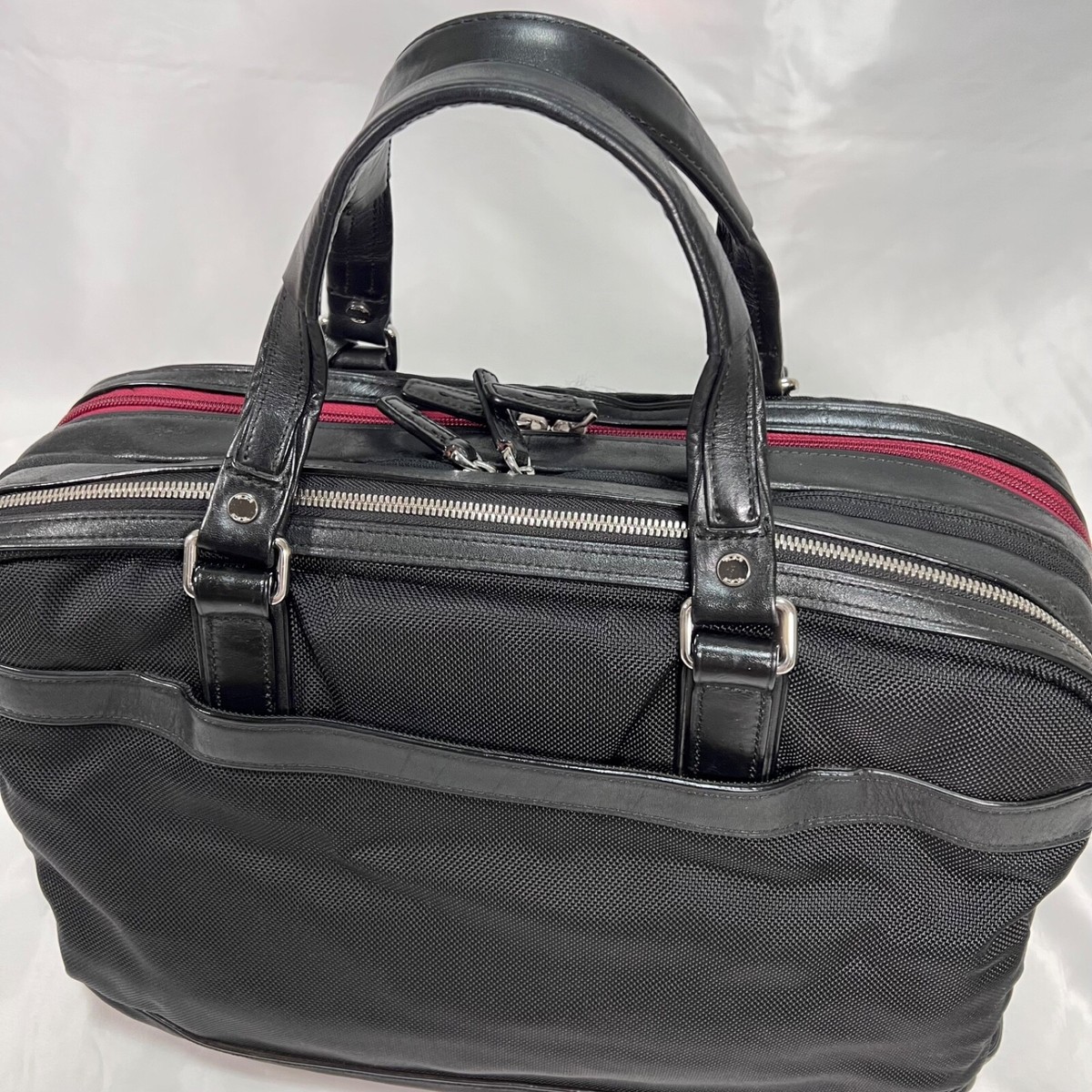 TUMI トゥミ　ガーメントバッグ ブラック　236D3 レザー　2way TUMI トゥミ ガーメントバッグ ブラック 236D3 レザー 2way TUMI