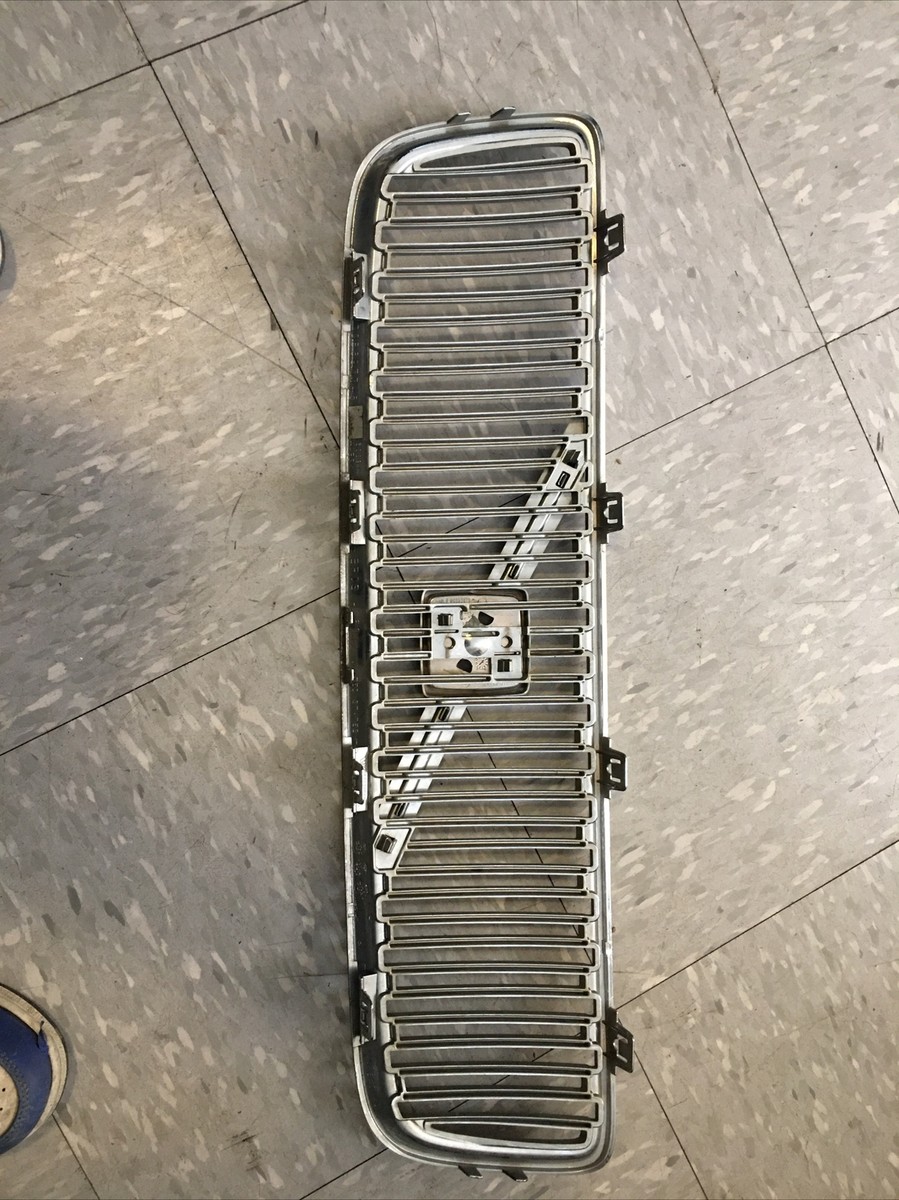 2001-2004 Volvo V70 Front Upper Grille Grill 08693346. CW3 | eBay