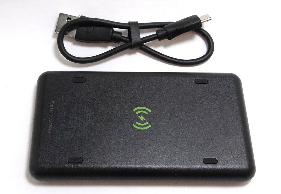 mophie charge force powerstation mini, wirelessly charges any Qi