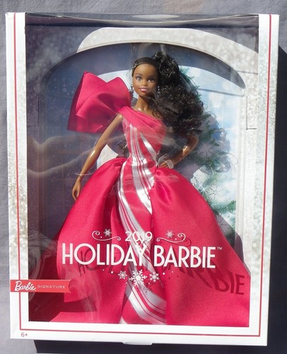 BARBIE Aa 2019 Holiday Buon Natale Bambola Vestito Rosso 2018 Mattel FXF02 NRFB - Foto 1 di 6