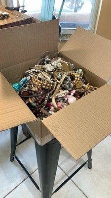 14 POUNDS BROKEN/SCRAP JUNK JEWELRY DIY CRAFT NO WEARABLES! Lot# 101