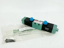 New Numatics 152SSS7004 Solenoid Valve 24VDC .25A