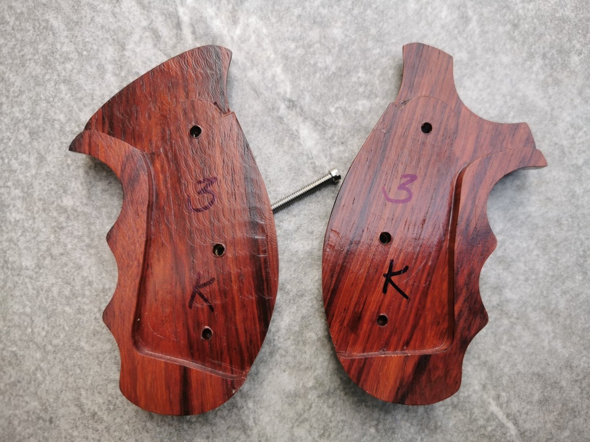 Impugnature Da Combattimento In Legno Di Rosa Per S&W K/L Round Butt – Eleganti E Robustissime