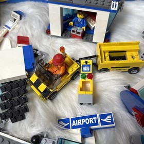 LEGO City: Airport (3182)  MISSING AIRPLANE