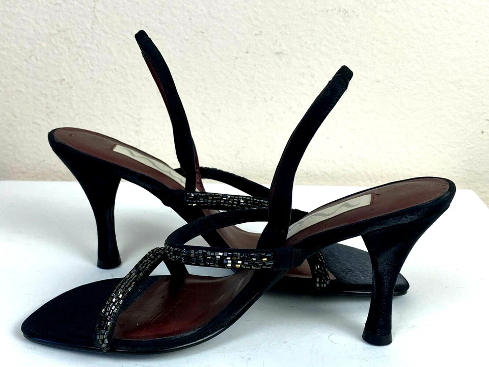 Sandalia negra con tiras Nina Vovan 6,5 M tacón de gatito cuentas punta abierta defectos de fiesta Foto 4 de 4