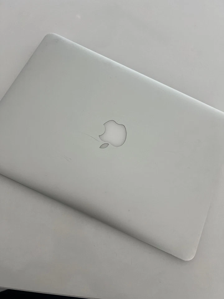 Apple MacBook Air 13" 2015 · i5 · 8GB · 256GB, foto 2 di 3