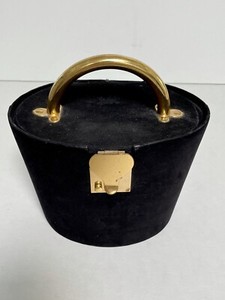 purses with red interior