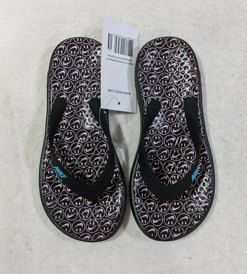 Sandalias de tanga Nike Solay negras/B-coral estampado - talla 11/12C nuevas con etiquetas 943821-001 para niñas Foto 2 de 4