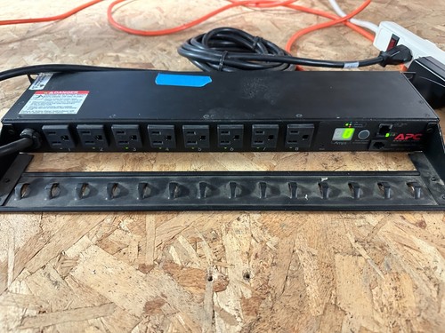 Apc AP7900 Power Distribution Unit with Rear Cable Management Tray - Photo 2/2