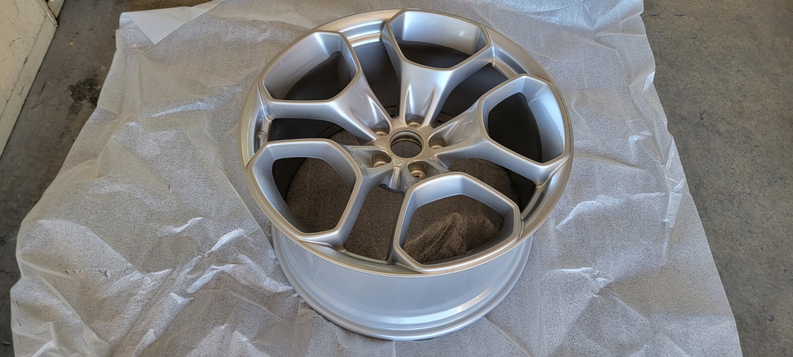 LAMBORGHINI HURACAN REAR GIANO WHEEL SHINY SILVER BRAND NEW OEM 4T0601017A RIM