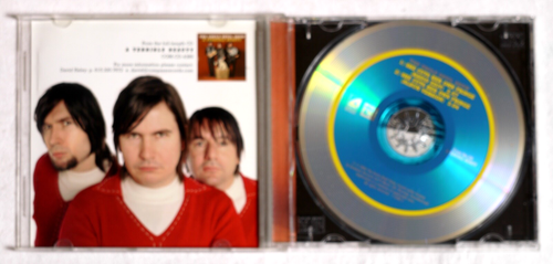 THE UNCLE DEVIL SHOW "SHE CUTS HER OWN FRINGE" CD SINGLE LIKE NEW - Picture 2 of 4
