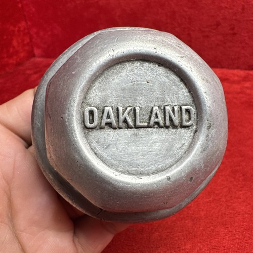 ✨Hallazgo de granero✨ Tapacubos central roscado Oakland antiguo original de los años 20