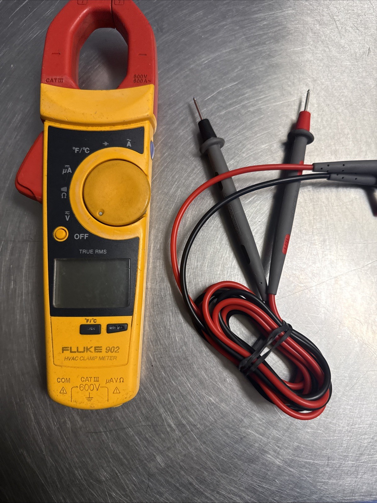 Fluke 902 HVAC Clamp Meter Multimeter True RMS Digital w/Leads Temp Good