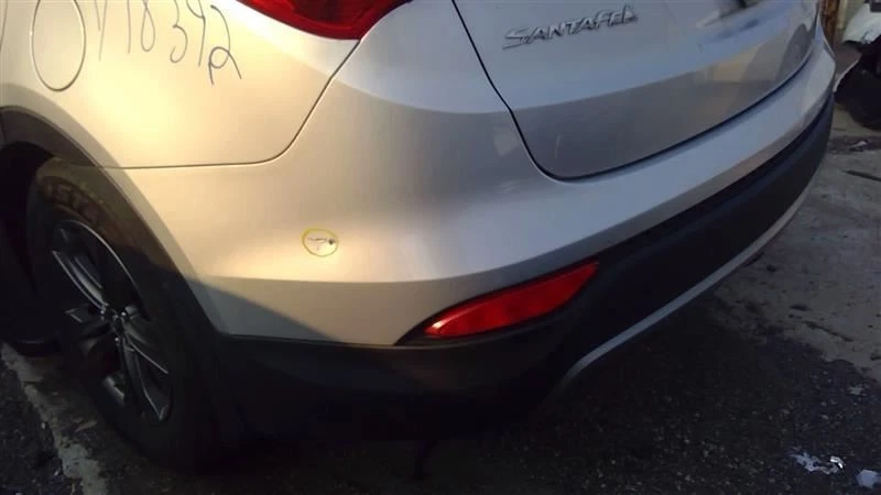 Parachoques trasero Hyundai Santa Fe 2013-16 SWB Sport sin asistencia de estacionamiento 3D plateado Foto 2 de 4