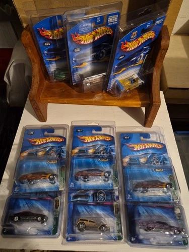 9-VTG 2001-2005 HOT WHEELS TREASURE HUNTS WITH REAL RIDERS & 9 PROTECTOR CASES