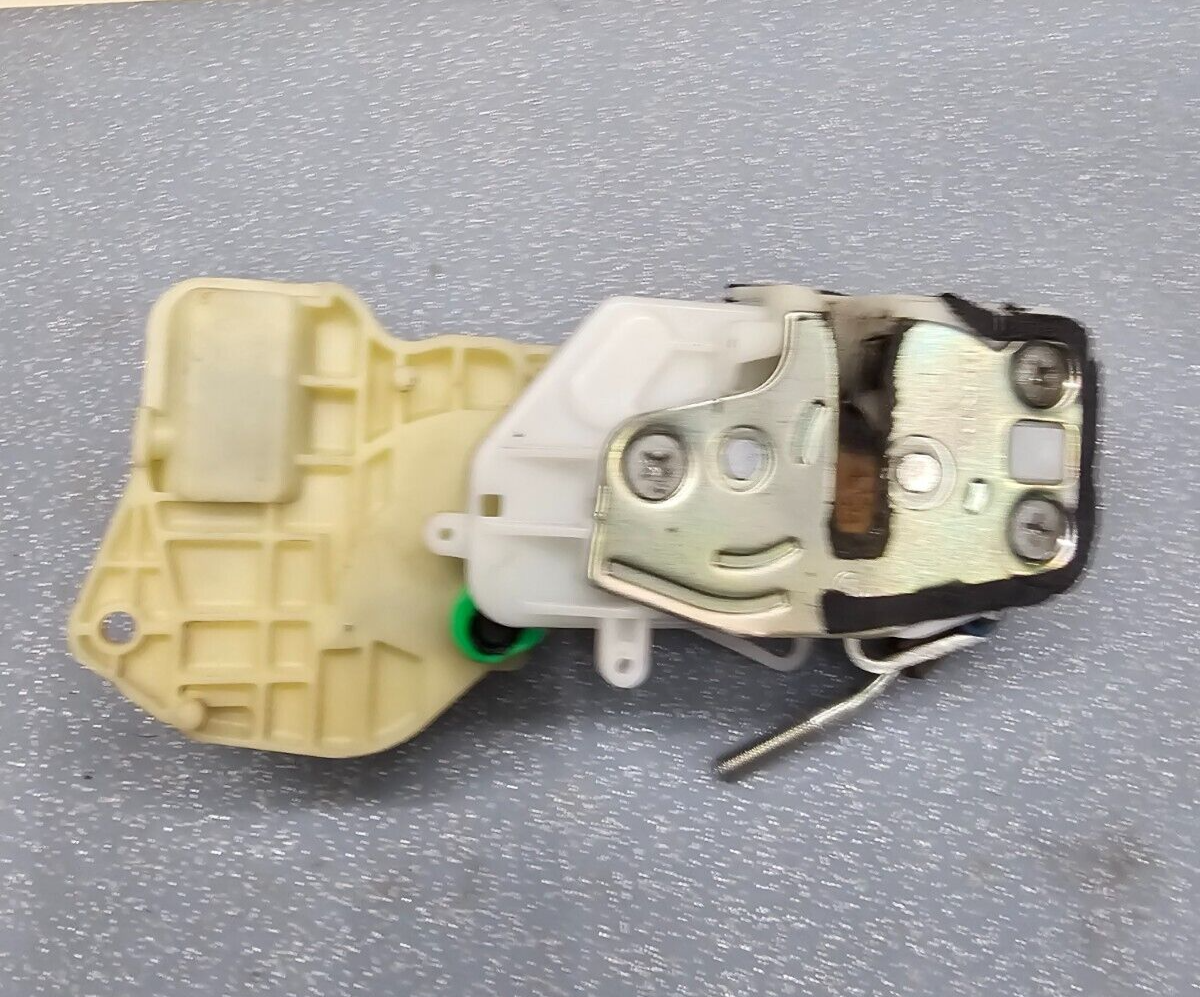 2002-2006 Honda CR-V Rear Door Tailgate Lock Trunk Latch Actuator