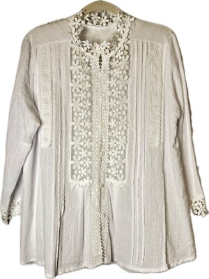 Boutique Women's White Lace Flower Crochet Cottage Core Pleated Blouse Medium