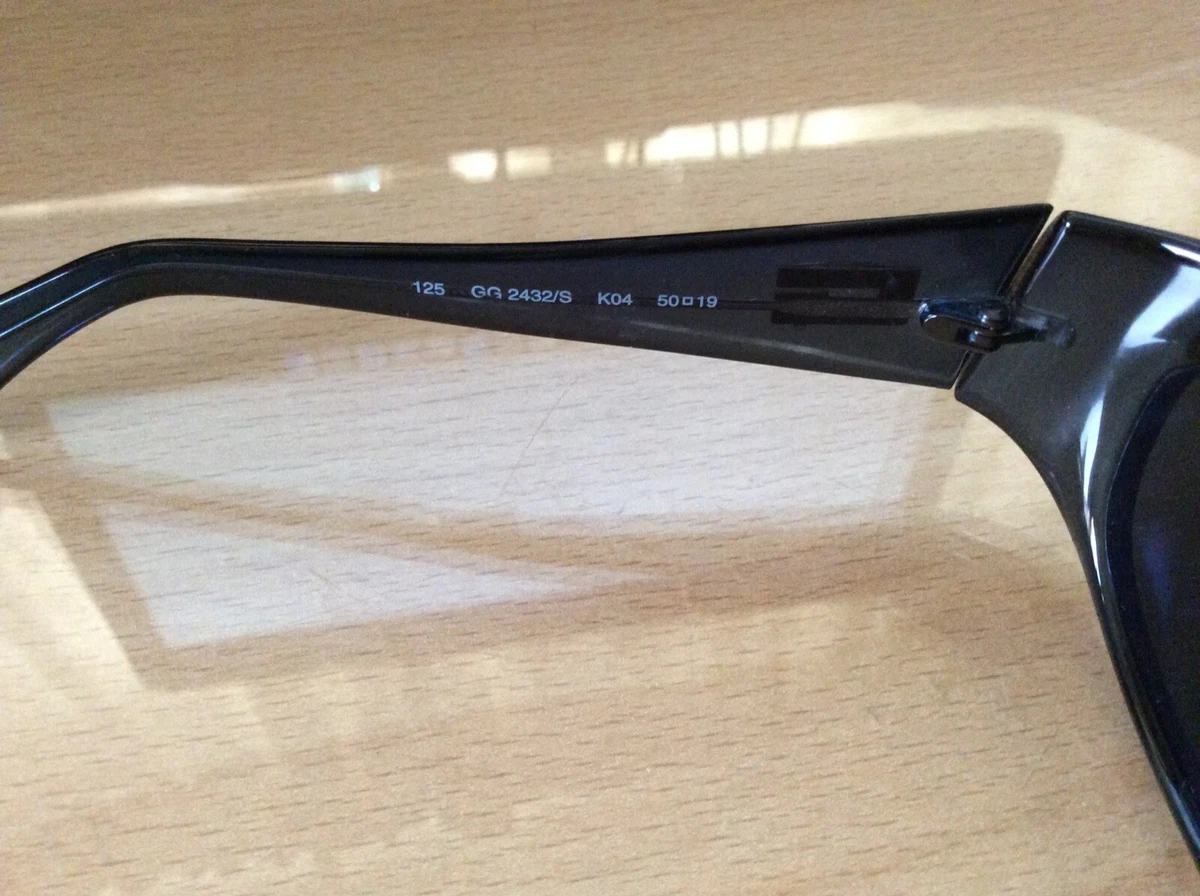 Gucci navy hotsell blue sunglasses