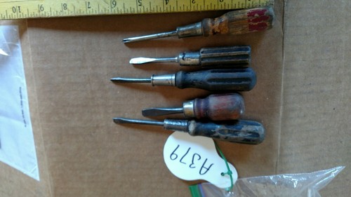 5 Vintage Wood Handle Screwdrivers a379 - Picture 4 of 4