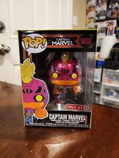 Figura exclusiva de Funko Pop #908 del Capitán Marvel Blacklight #908 Target de Marvel
