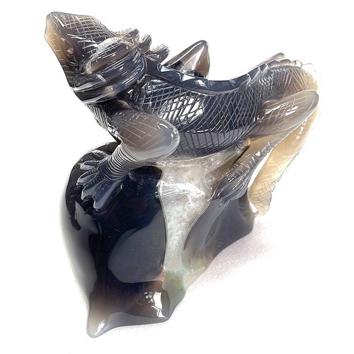 6.5 in Agate Geode Lizard Skull Sculpture - Hand-Carved Crystal for Home Decor - Picture 7 of 12