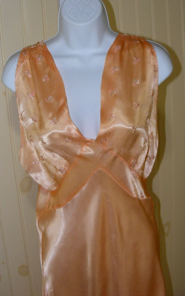 30S NIGHTGOWN SLEEPWEAR PEACH SATIN EMBROIDER BODICE BIAS CUT VINTAGE LINGERIE S - Image 2 of 4